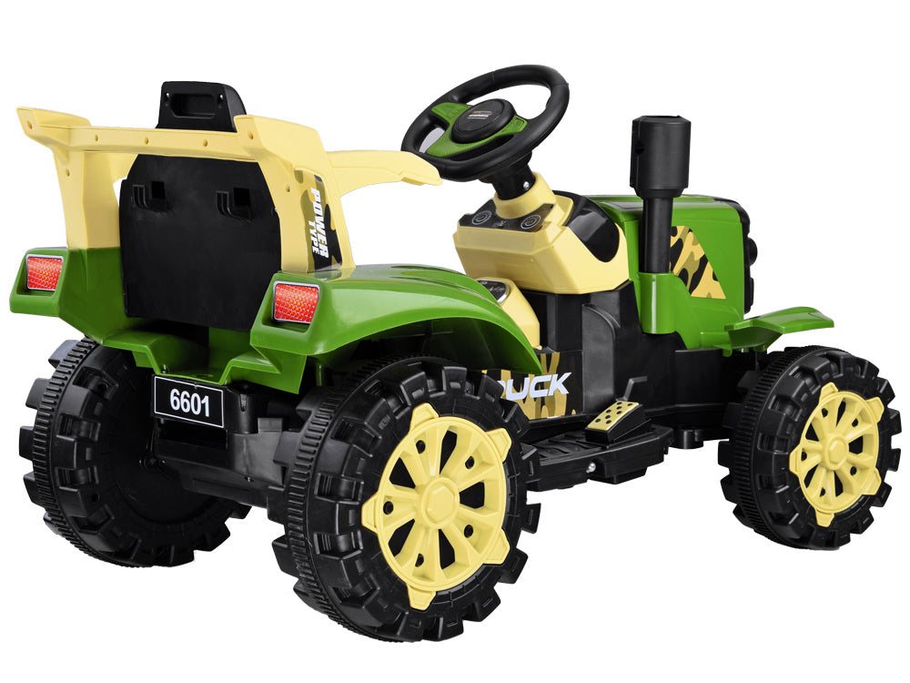 Zeleni traktor s prikolicom AKU