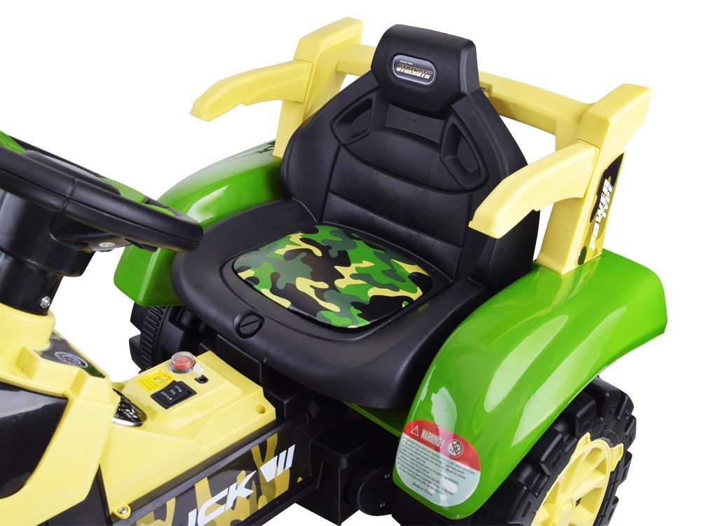 Zeleni traktor s prikolicom AKU