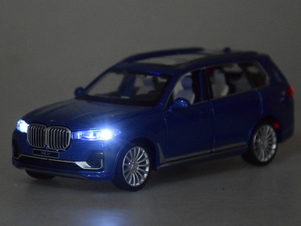 Metalni autić BMW X7 (1:32)