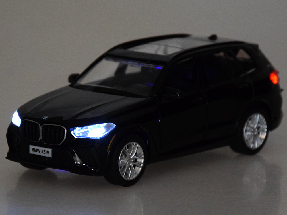 Metalni BMW X5M s efektima