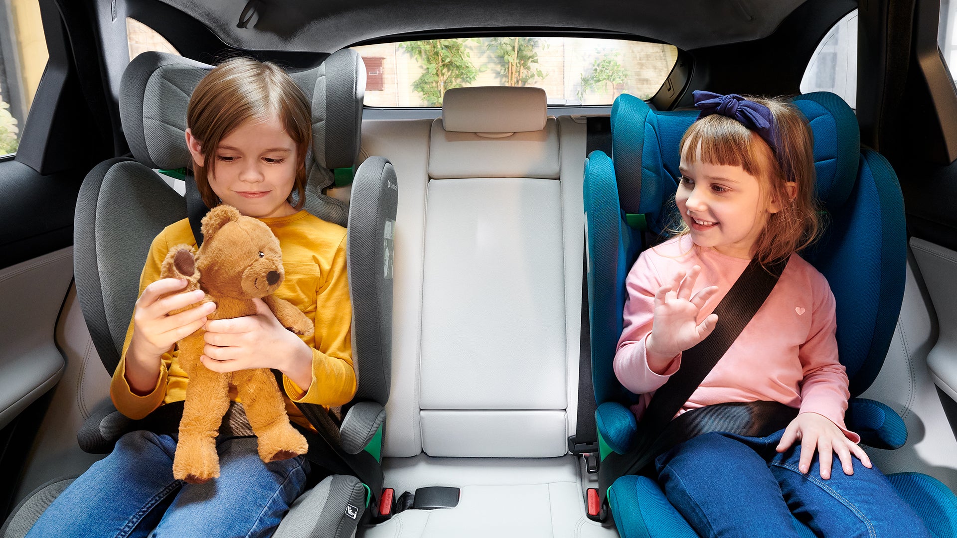Kinderkraft autosjedalica Junior Fix 2 i-Size 15-36 kg (100-150 cm), Graphite Black