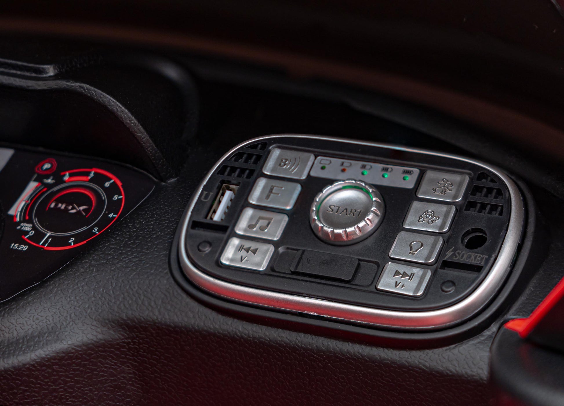 Licencirani auto na akumulator Aston Martin DBX - crveni