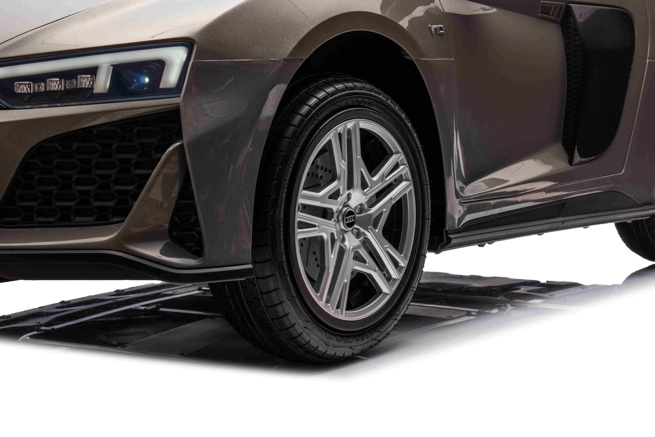 Licencirani auto na akumulator Audi R8 Spyder LIFT - dvosjed - sivi