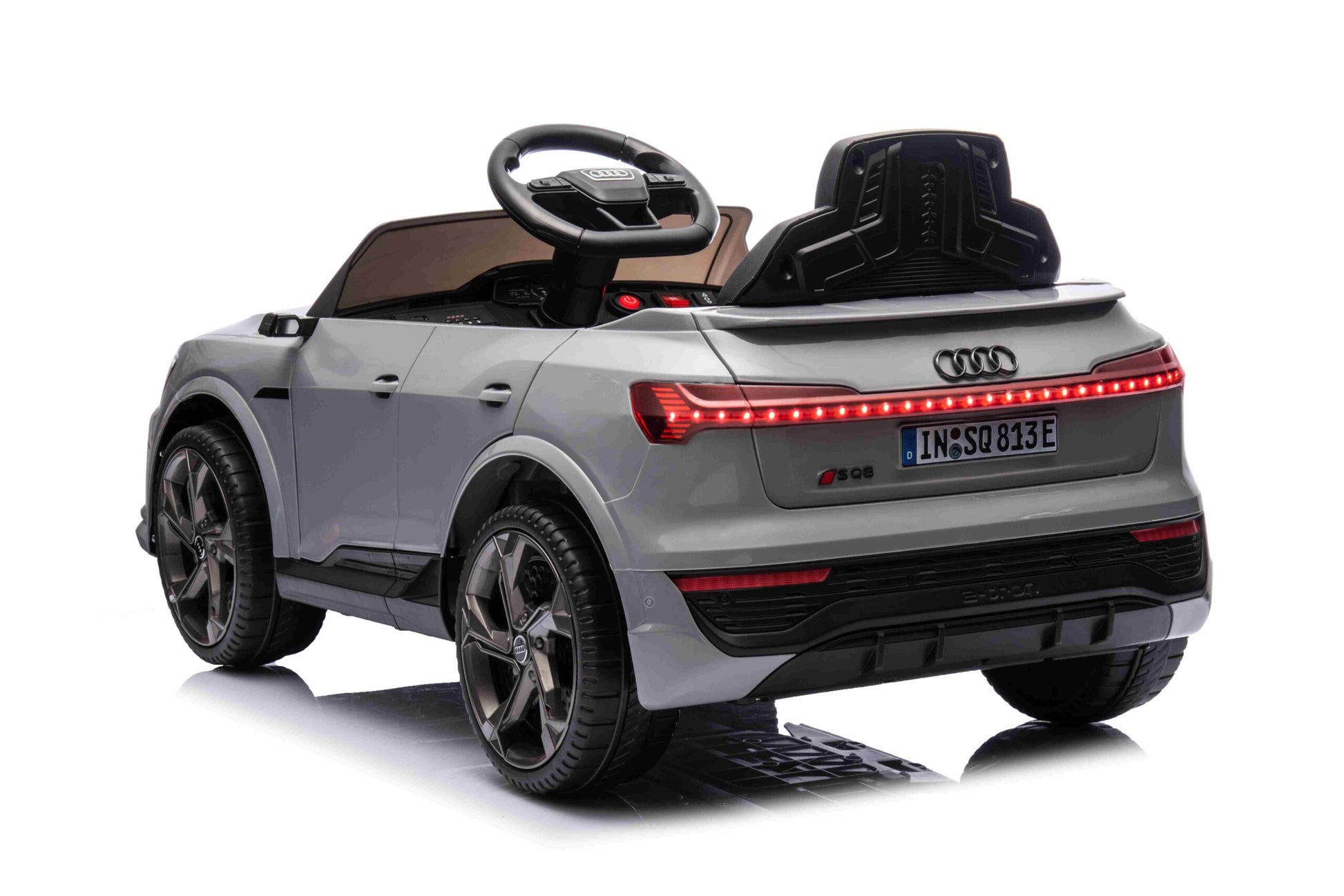 Licencirani auto na akumulator Audi SQ8 - sivi