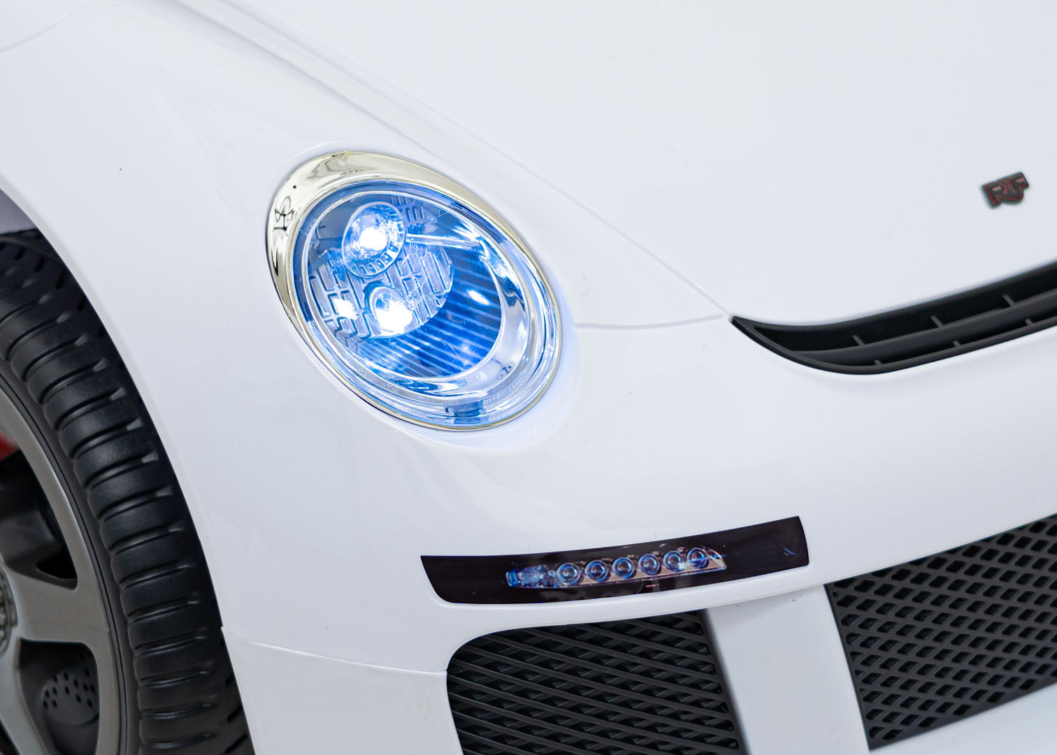 Licencirani auto na akumulator RUF CTR3 - bijeli