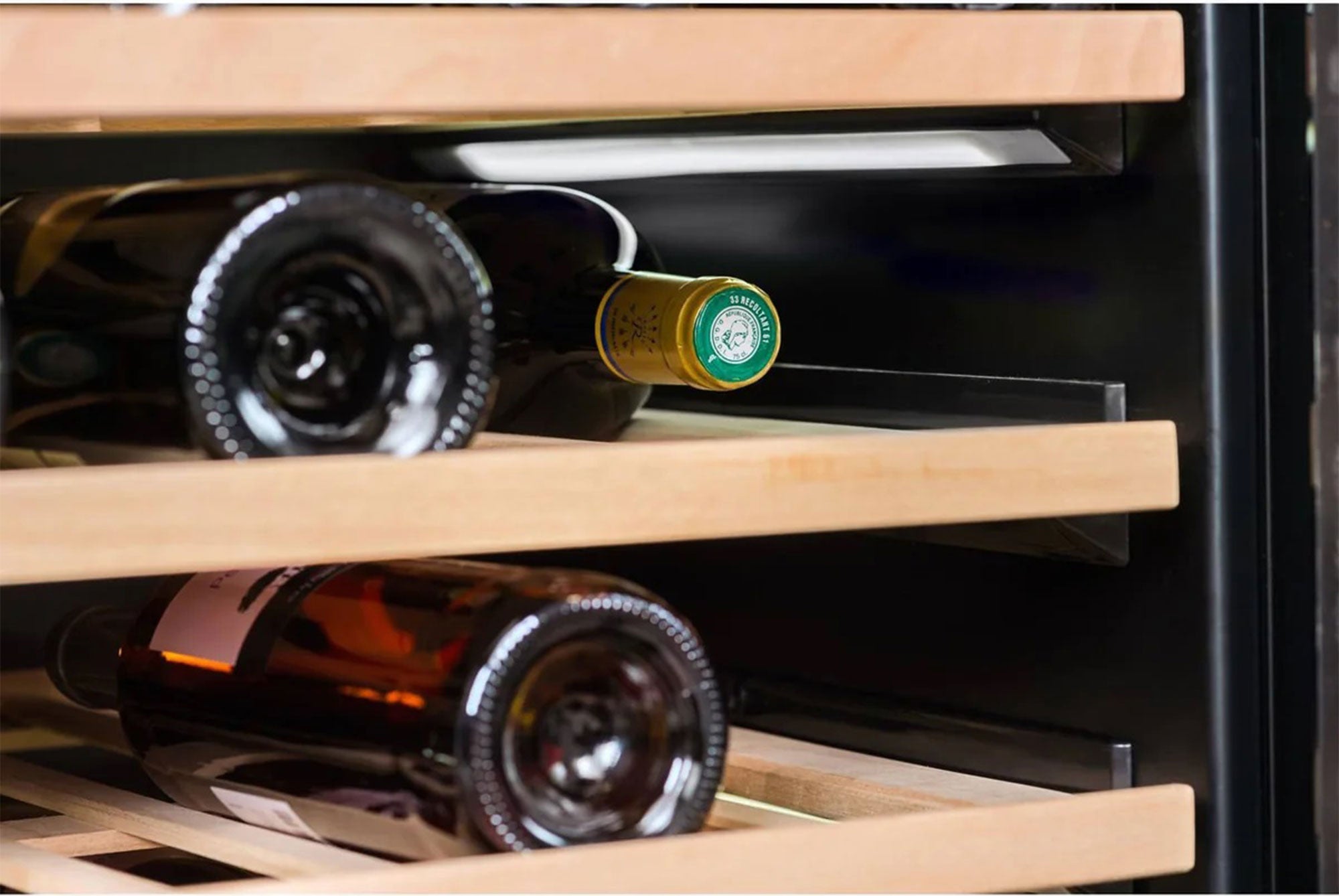 Hladnjak za vino Avintage AVU51TB1