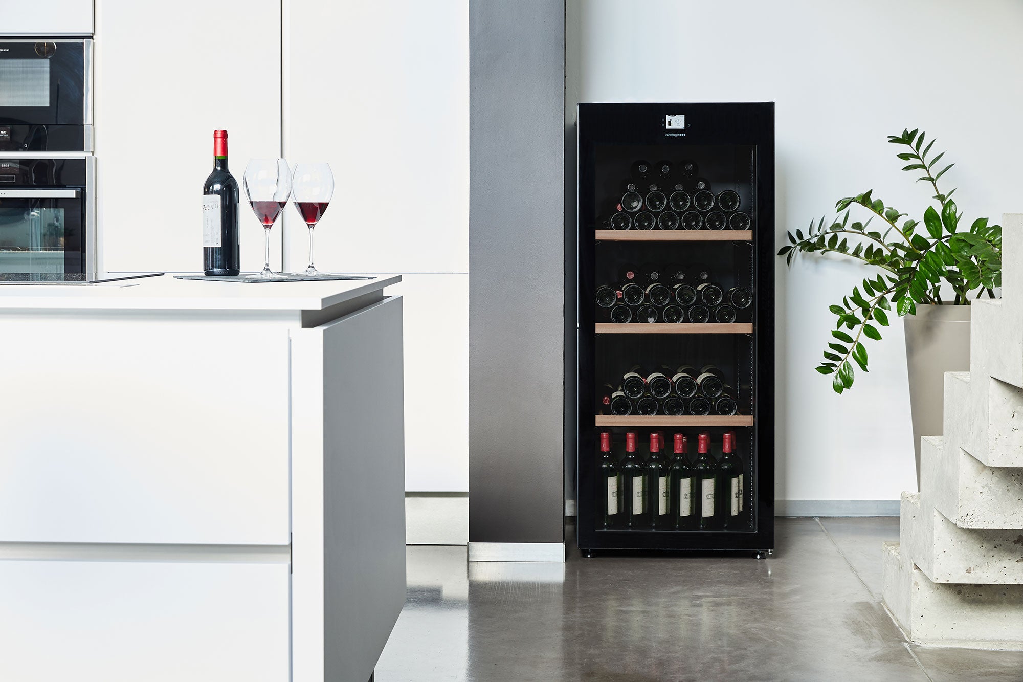 Hladnjak za vino Avintage DVP180G