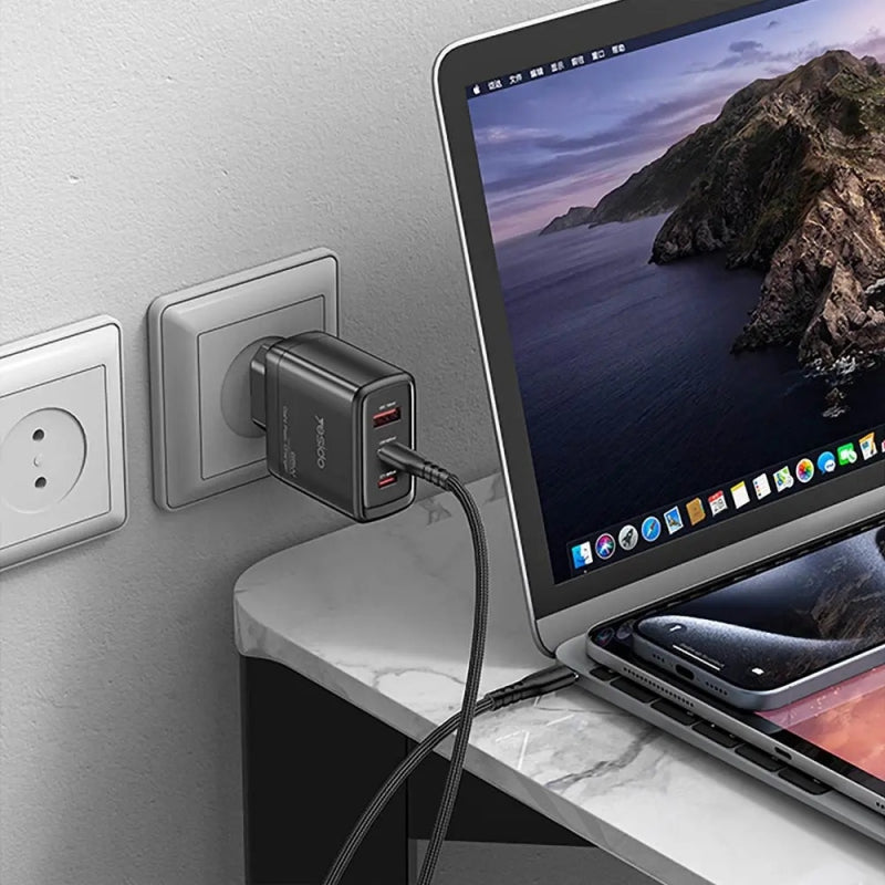Zidni punjač Yesido YC144C 65W 3.25A 1 x USB-A - 2 x USB-C s USB-C kabelom crni